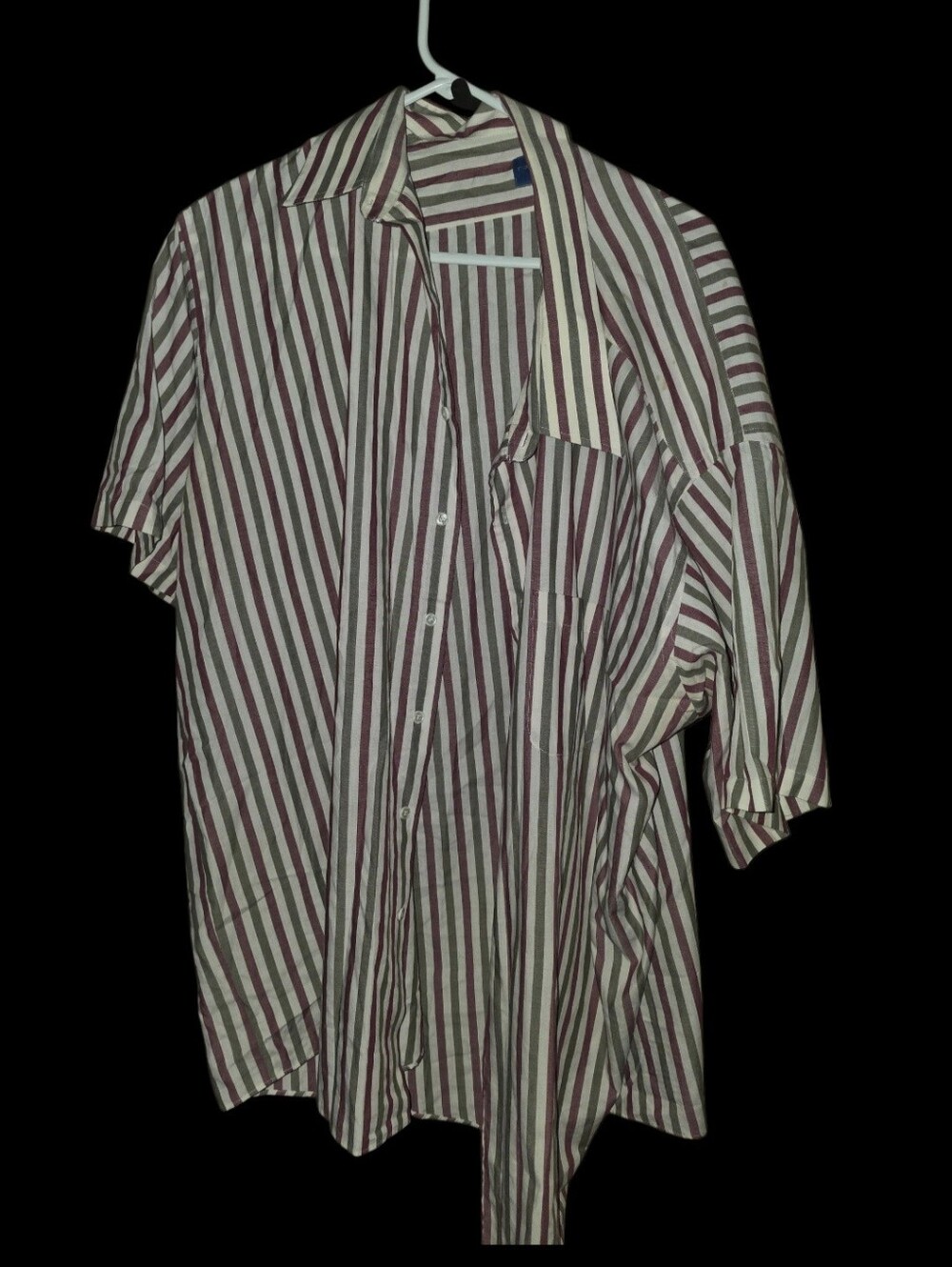 6/11/94. Mens Towncraft Short Sleeve Vertical Stripe Button-Down Shirt